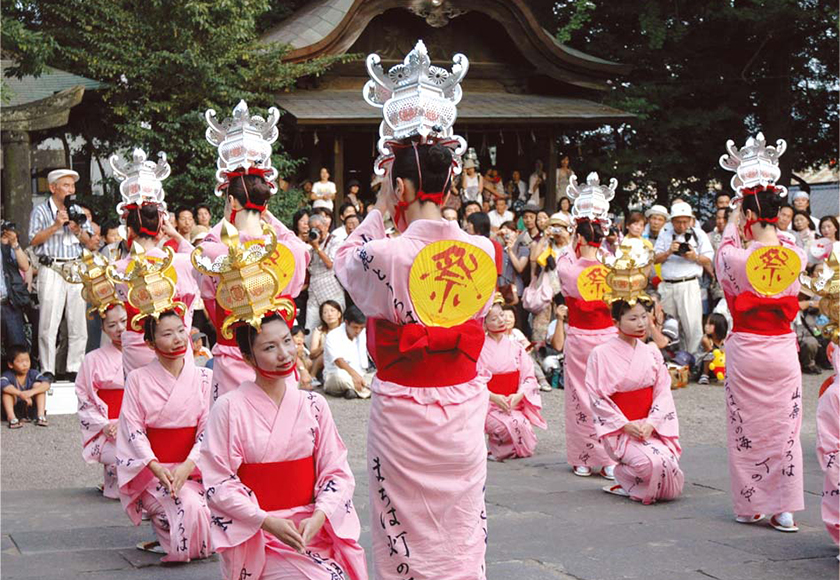 奉納灯籠踊り